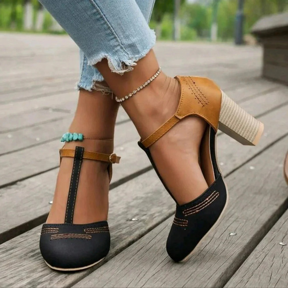 High-Heeled Sandals With Ankle Strap - Picture 1 of 7